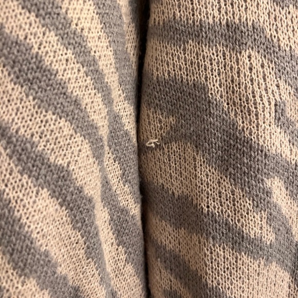 Boutique oversized zebra print sweater. - Picture 3 of 3